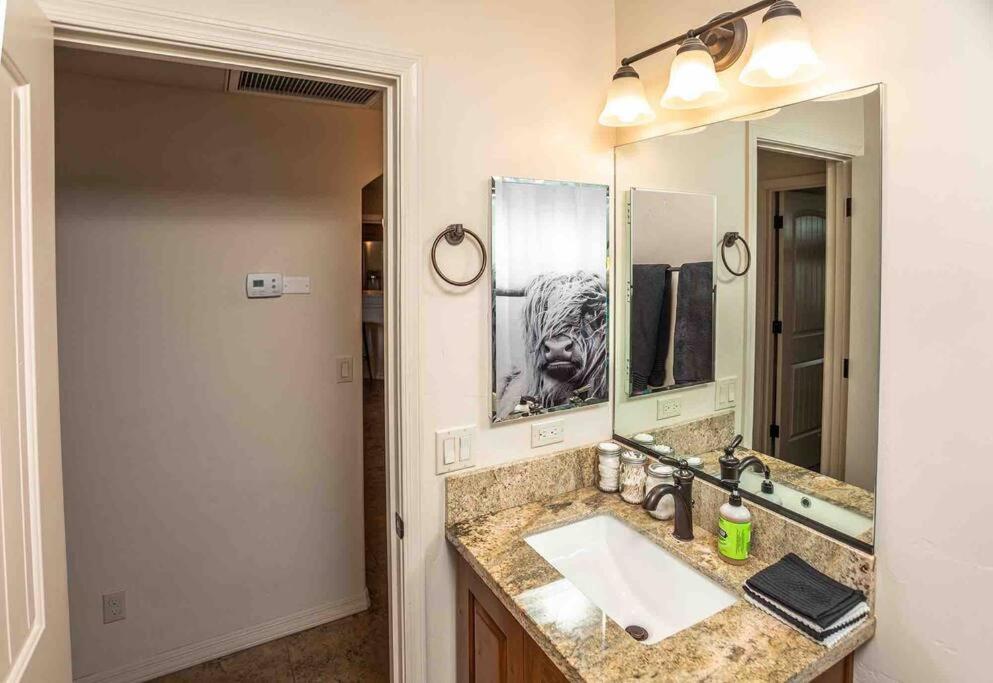 Hot Tub . Spacious . Pets . Central . Boat Parking Lake Havasu City Exterior photo