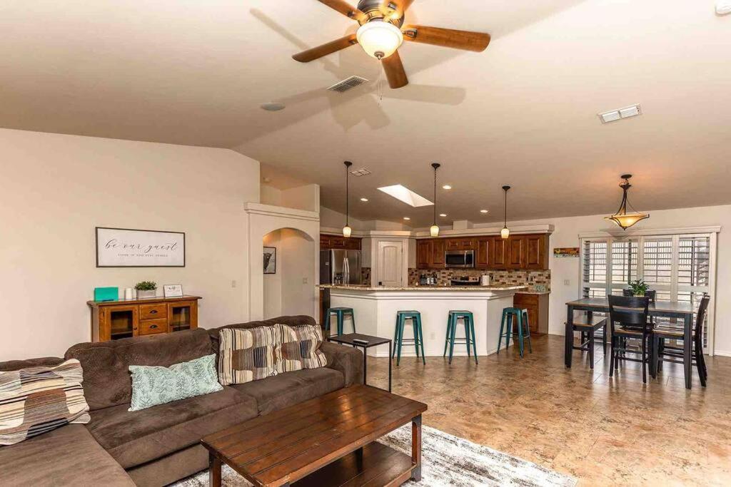 Hot Tub . Spacious . Pets . Central . Boat Parking Lake Havasu City Exterior photo