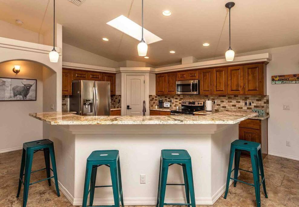 Hot Tub . Spacious . Pets . Central . Boat Parking Lake Havasu City Exterior photo