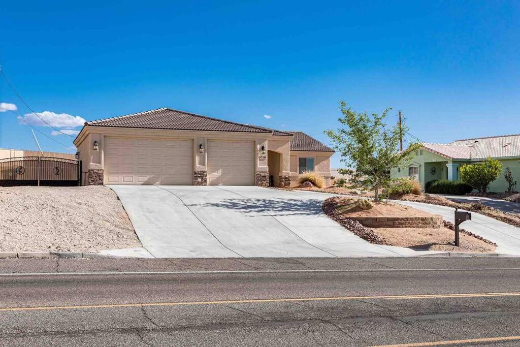 Hot Tub . Spacious . Pets . Central . Boat Parking Lake Havasu City Exterior photo