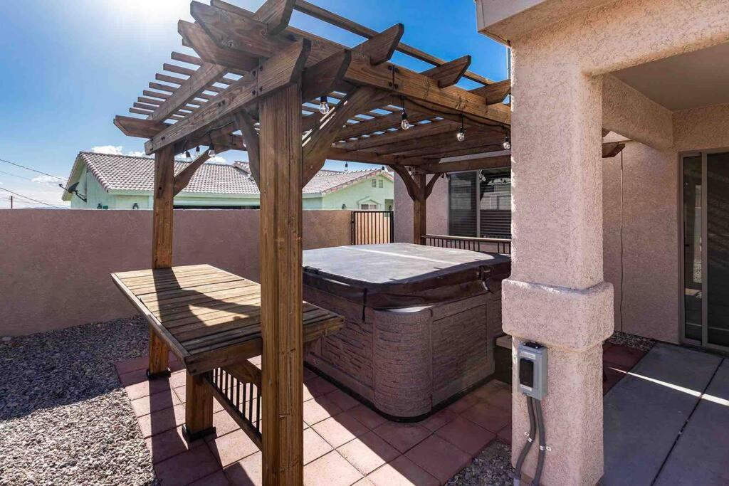 Hot Tub . Spacious . Pets . Central . Boat Parking Lake Havasu City Exterior photo