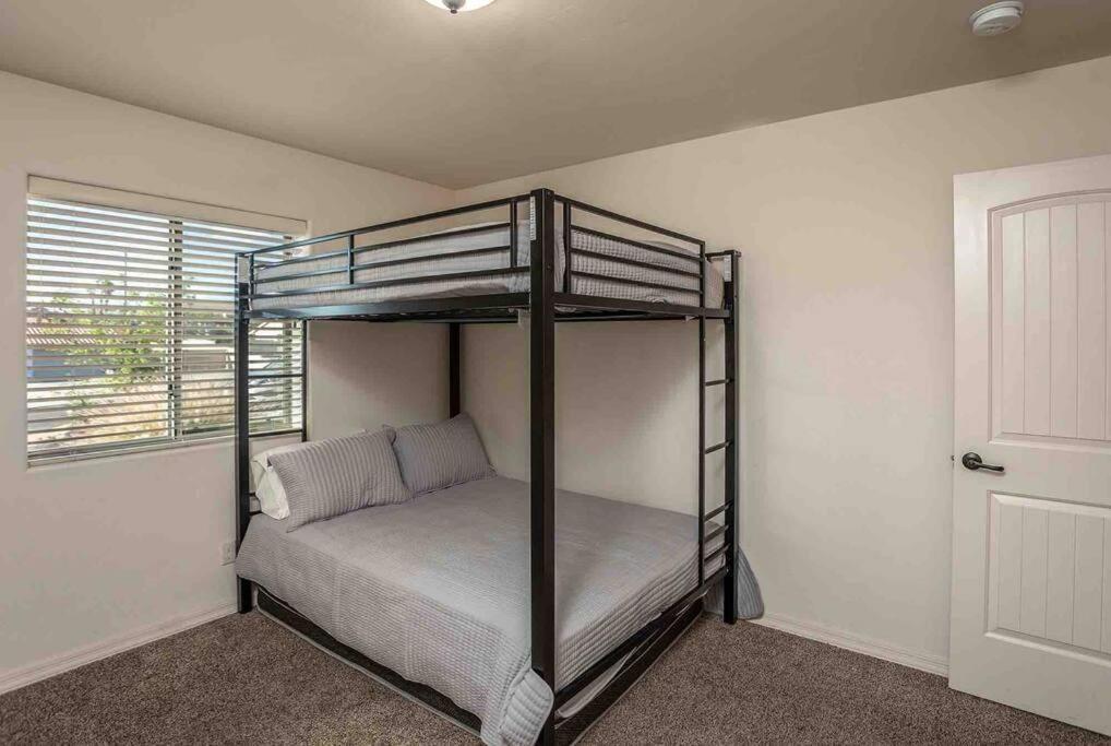 Hot Tub . Spacious . Pets . Central . Boat Parking Lake Havasu City Exterior photo