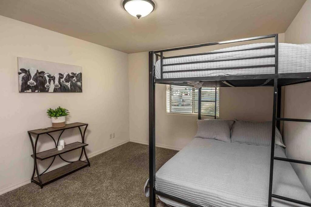 Hot Tub . Spacious . Pets . Central . Boat Parking Lake Havasu City Exterior photo