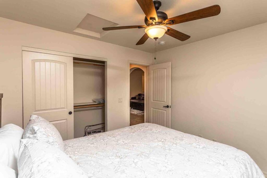 Hot Tub . Spacious . Pets . Central . Boat Parking Lake Havasu City Exterior photo