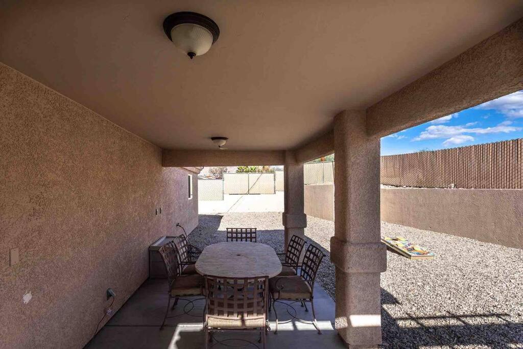 Hot Tub . Spacious . Pets . Central . Boat Parking Lake Havasu City Exterior photo